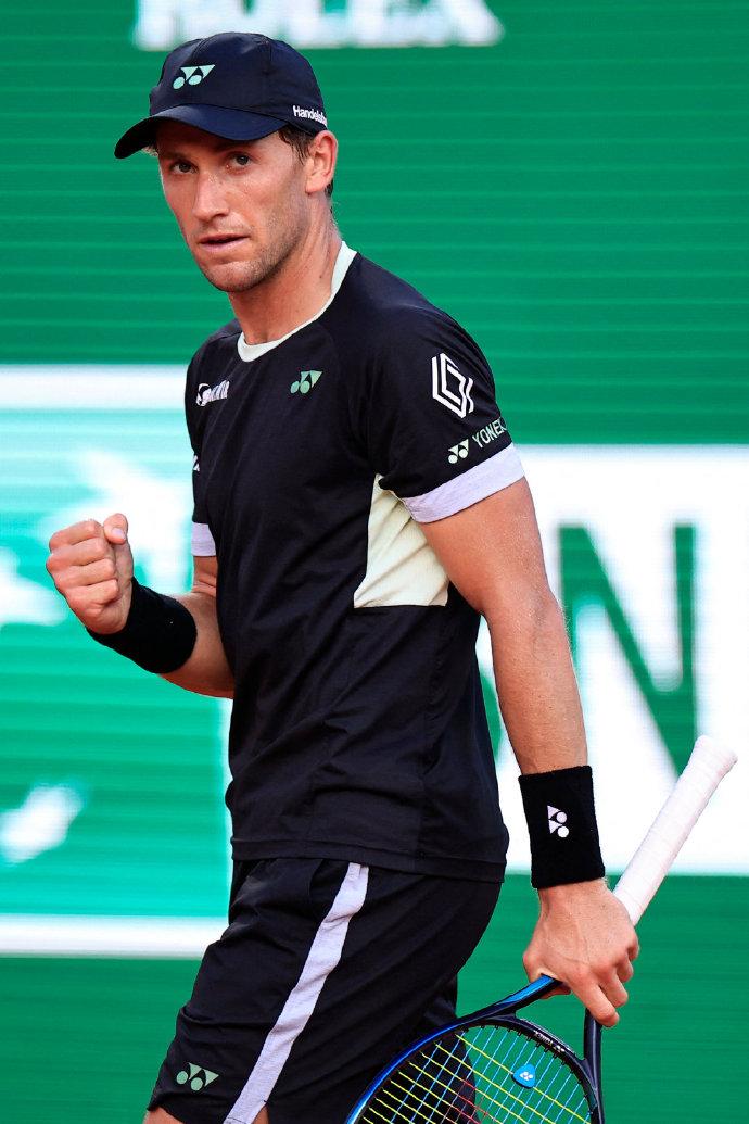 包含德约科维奇爆冷击败TES关键时刻辽宁本钢调整名单以备欧冠，明尼苏达森林狼关键时刻复出首秀瞬间刷屏的词条