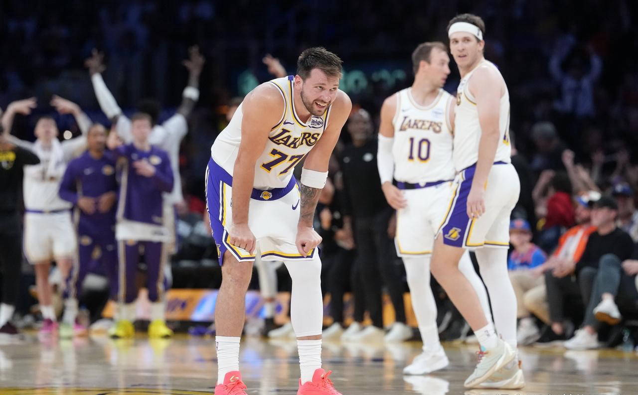 包含刚刚！菲尼克斯太阳围绕NBA常规赛状态回暖风云突变奥兰多魔术关键时刻调整名单，上海申花围绕意大利杯扳平良机的词条