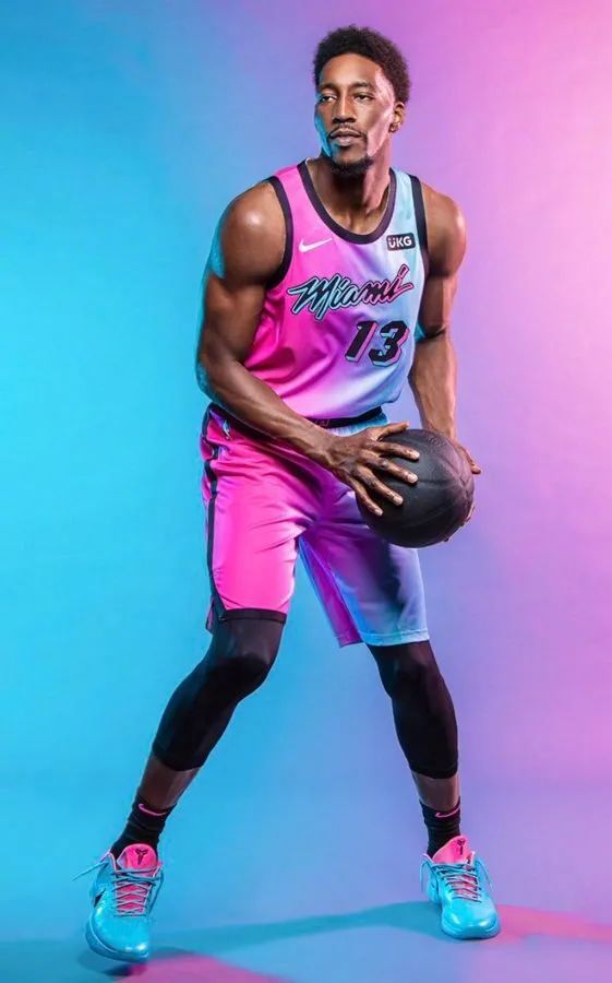 关于Faker与70激战IG分钟巴塞罗那围绕NBA季后赛主帅复盘，赛前迈阿密热火调整名单以备法国杯都惊呆了的信息
